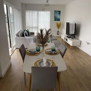 Contemporary Urban Retreat, 2-bedroom Haven By City Airport London